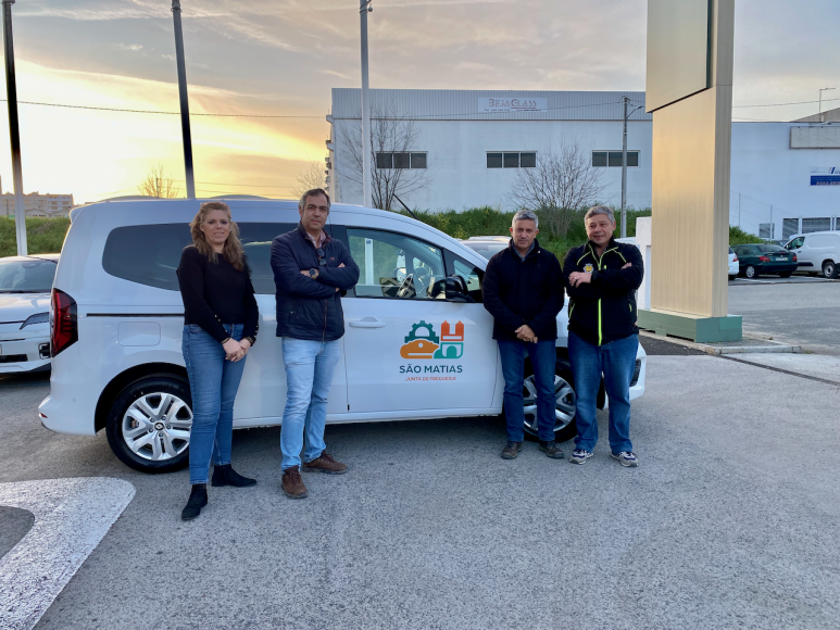 Nova carrinha da Junta de Freguesia Nova carrinha da Junta de Freguesia